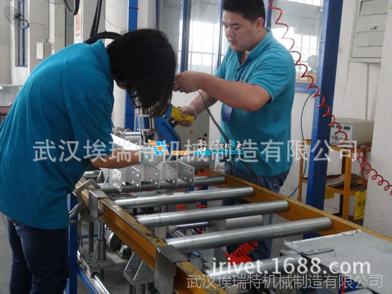 照明母线槽自冲铆接机,照明母线槽自穿刺铆接机,照明母线槽自冲铆枪共