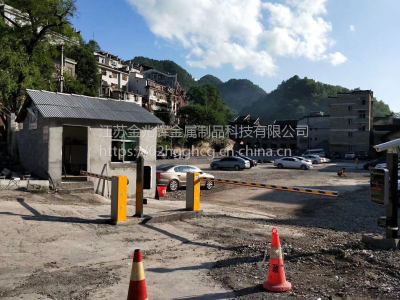 蓝卡红门九竹建星启功厂家、安装护栏网安装人工费