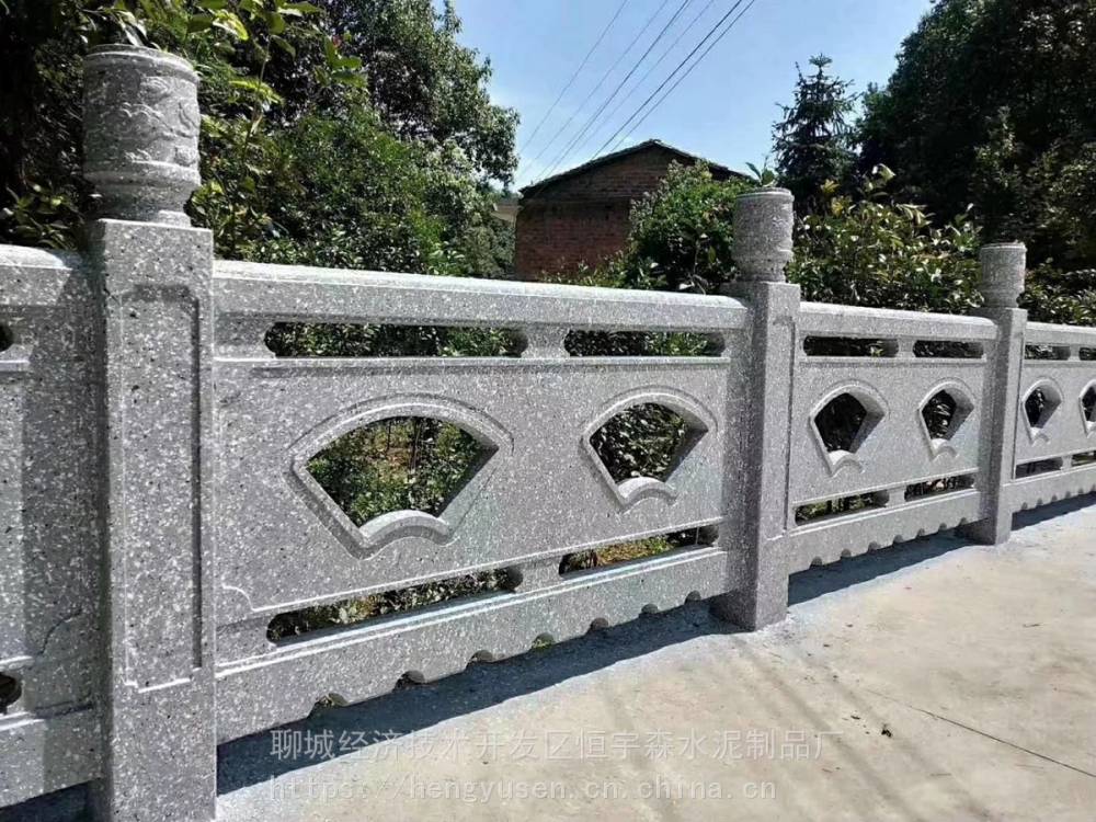 水泥仿石栏杆哪家好用心装饰水泥仿石栏杆厂家