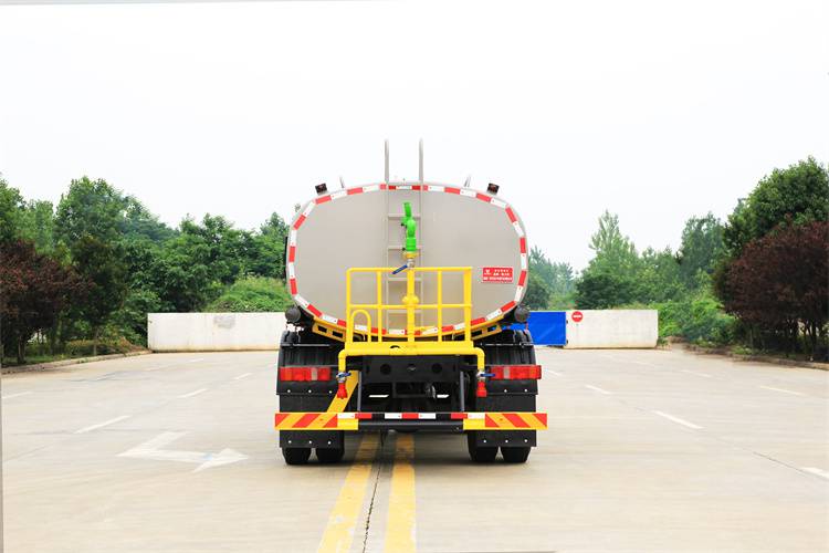 厂家供应新疆地区东风10方洒水车价格信息