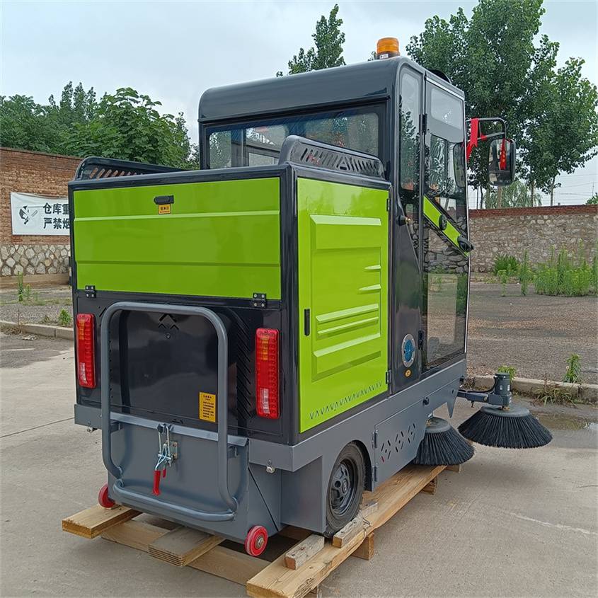 节能环保***扫路车 哈尔滨***扫路车 清扫车价格