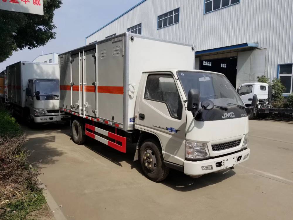 资阳小型危险品三类易燃液体危险品废弃物运输车