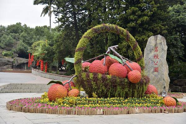甘肃陇南春节节日造型绿雕成都绿雕图片
