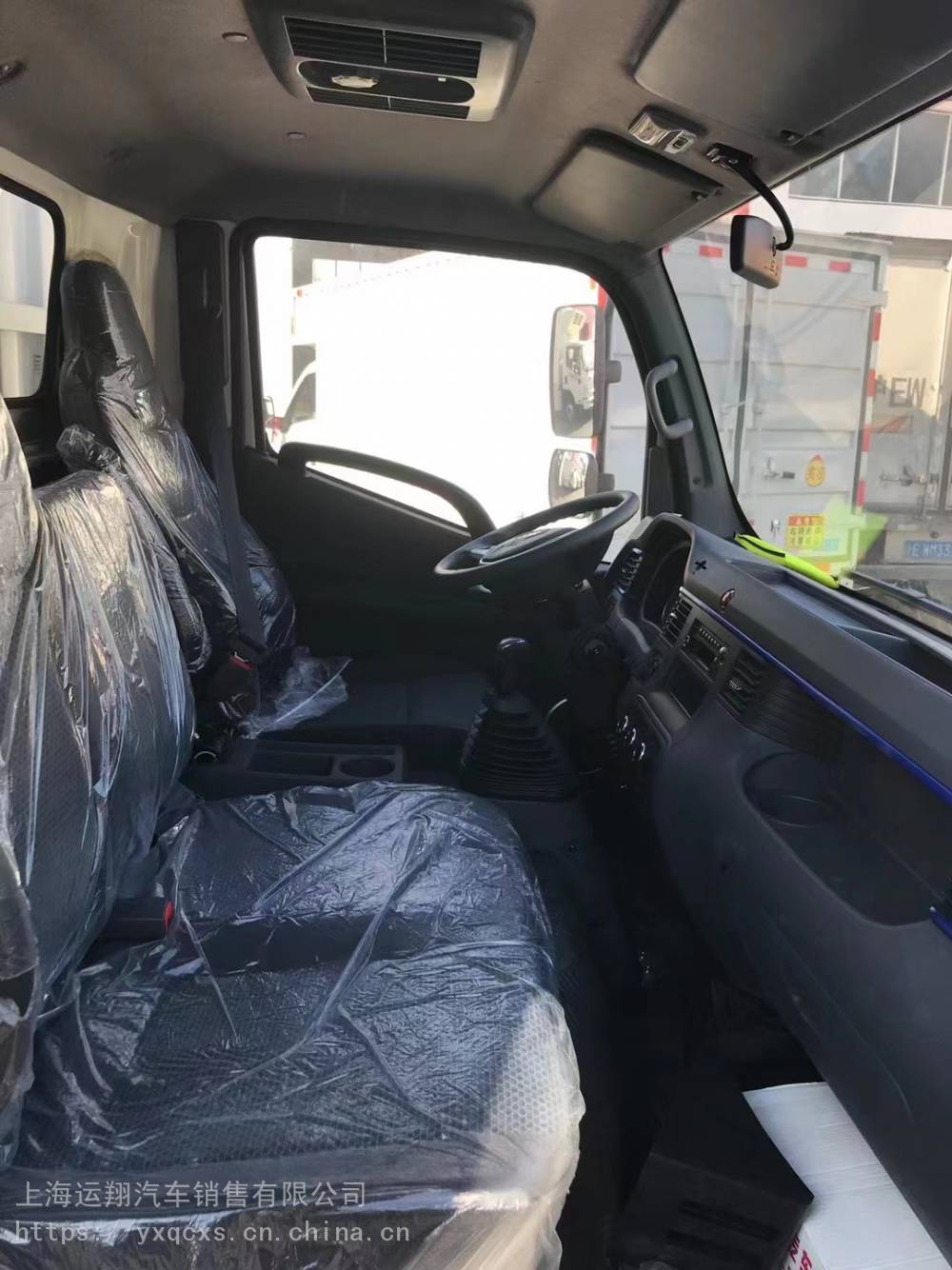 江淮骏铃v54米2厢式车四扇折叠门快递物流车