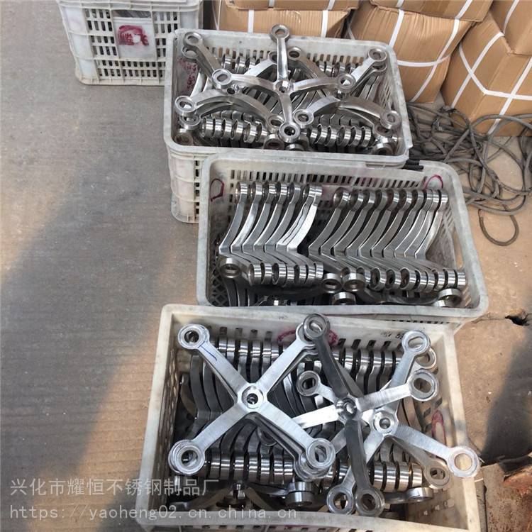 耀荣不锈钢 泰州市不锈钢驳接爪 爪件玻璃安装步骤 提供实样图片
