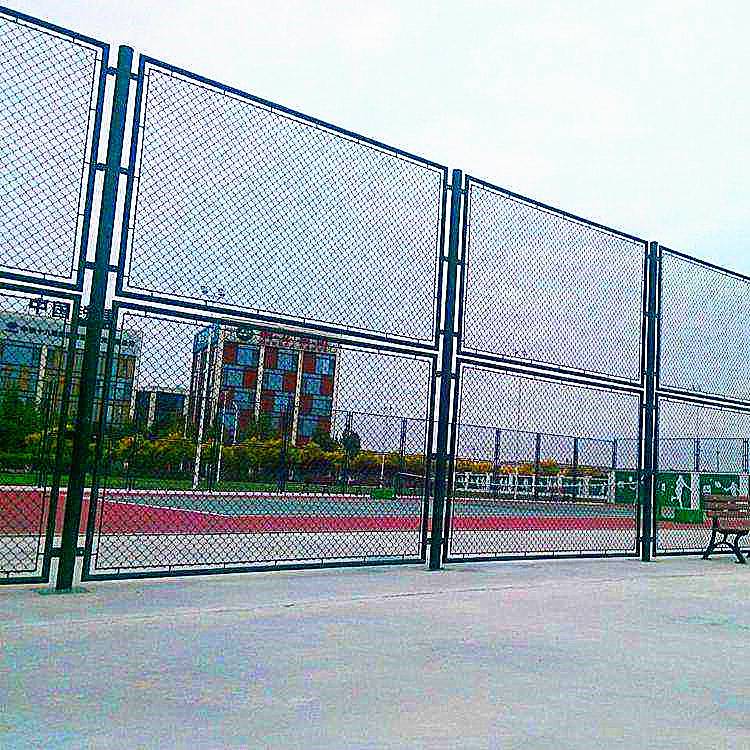 乌鲁木齐体育场护栏批发/乌鲁木齐球场围栏厂家/新疆围栏网厂