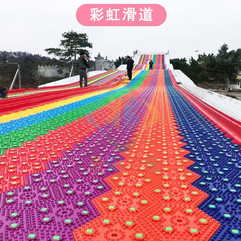 景阳游乐双人滑道四季彩虹滑道吸引游客