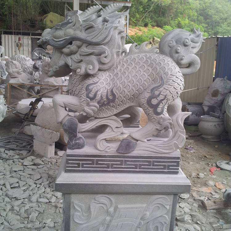 石雕麒麟石麒麟的寓意青石麒麟雕刻厂家石雕动物大鹏石材