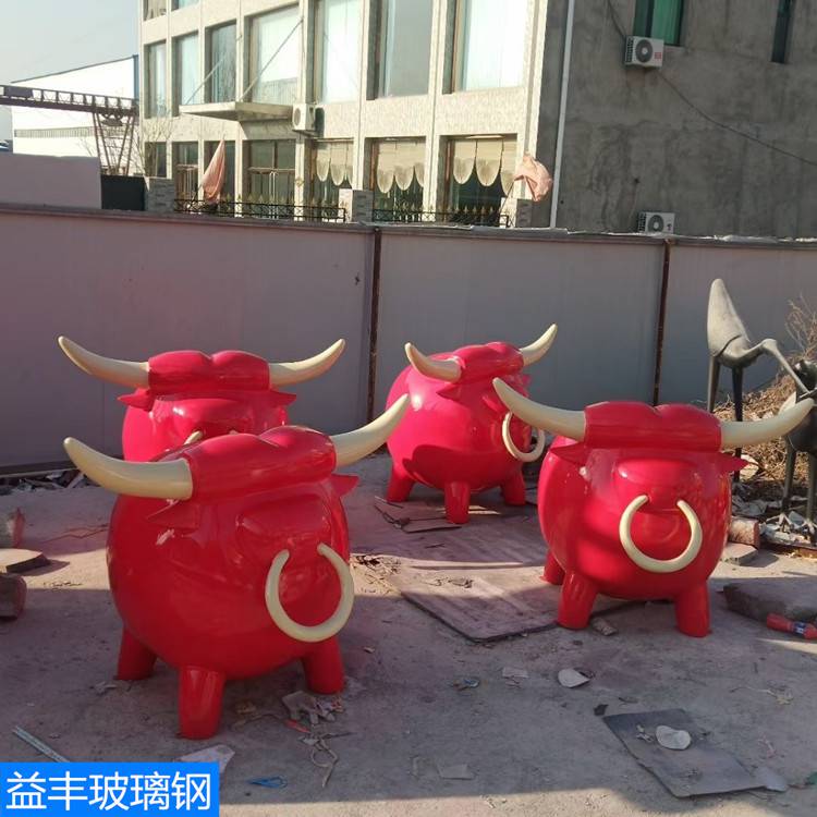 中山动物卡通雕塑加工厂 定制玻璃钢牛公仔雕塑