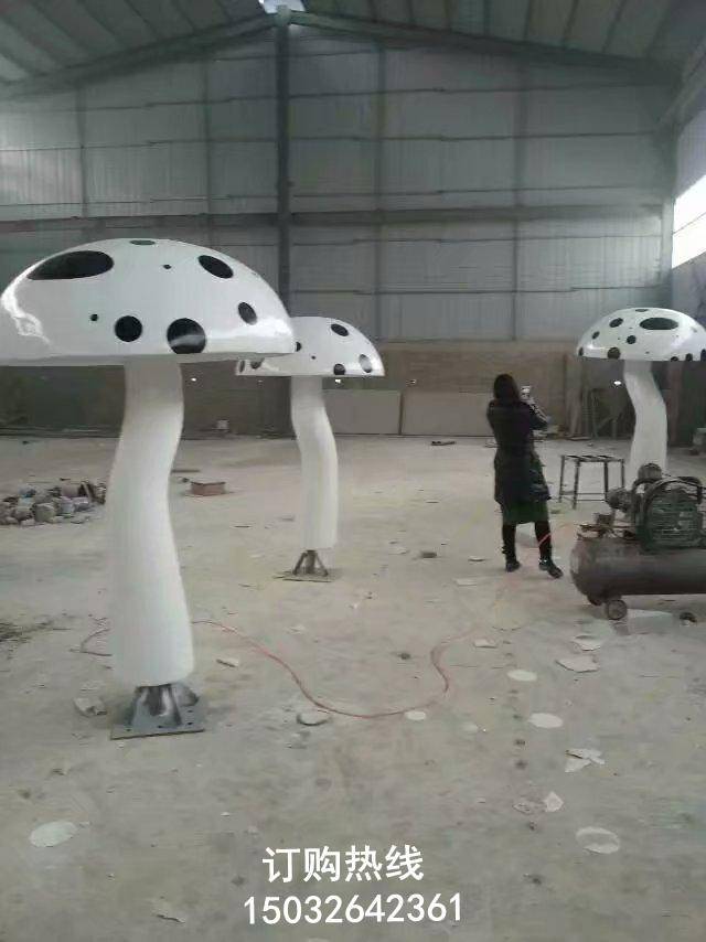 仿真立体蘑菇雕塑 欧式风格 灯光蘑菇雕塑厂家