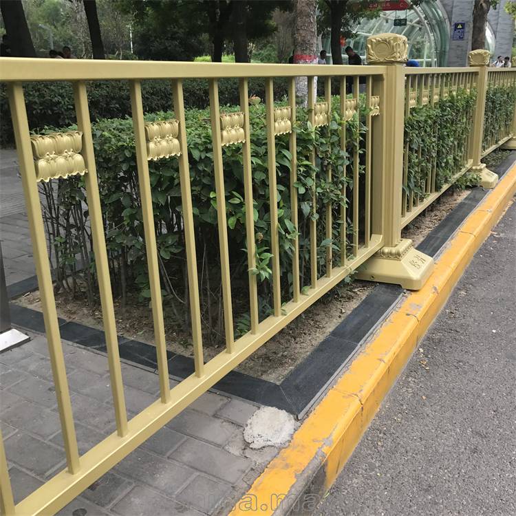 阿克苏道路隔离栏有没有生产厂家/乌鲁木齐市政护栏厂家/新疆护栏厂