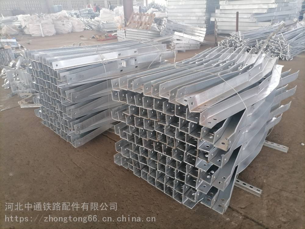 中通桥梁吊篮围栏 四川凉山高铁实心桥墩吊围栏定制吊围栏角钢支架现货厂家