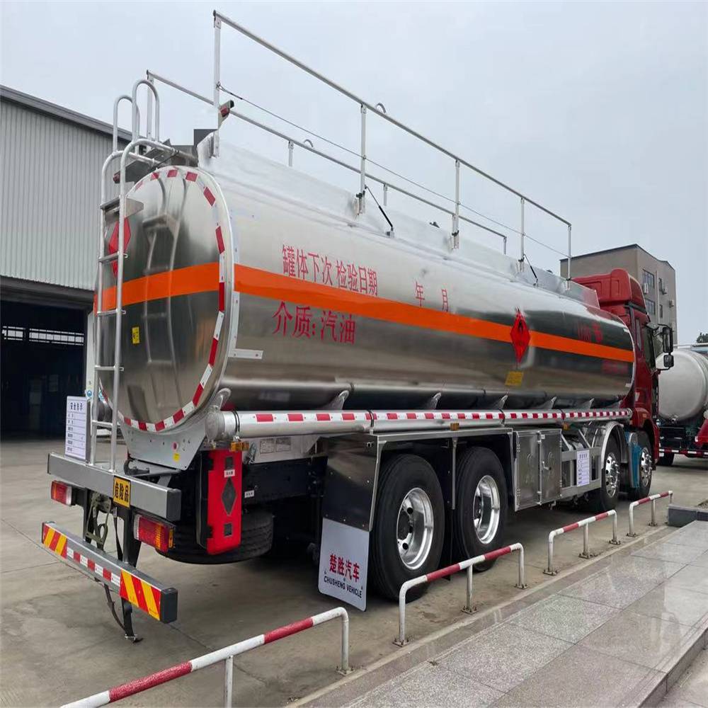 德州东风天龙前四后八油罐车297方铝合金油罐车现车多多图片