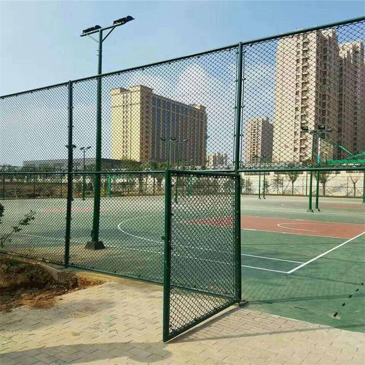 伊犁羽毛球场护栏批发/乌鲁木齐球场围栏厂家/新疆围栏网厂