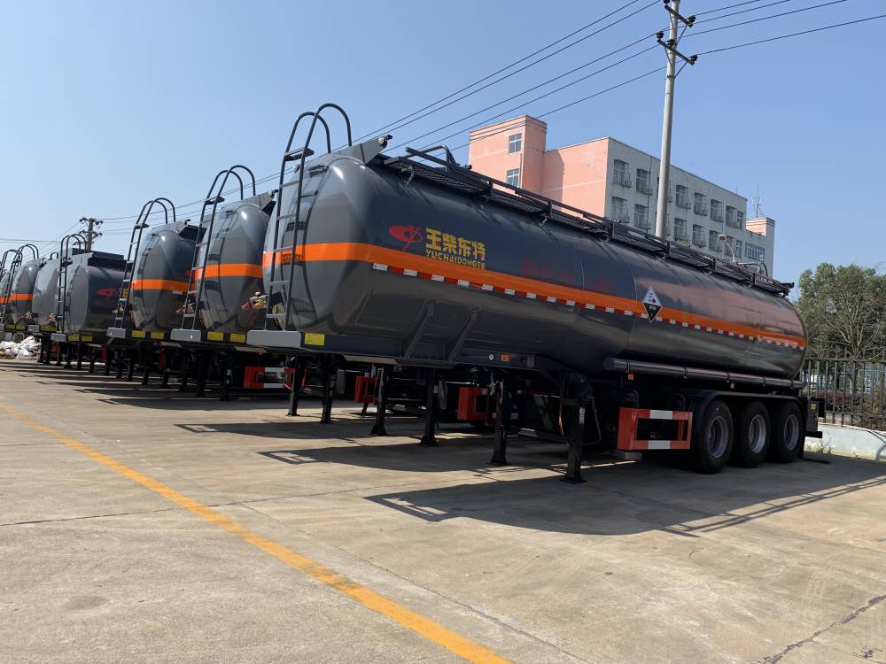 特运牌钢衬塑罐车,稀***钢衬塑罐车, 8类酸碱化工半挂车价格图片