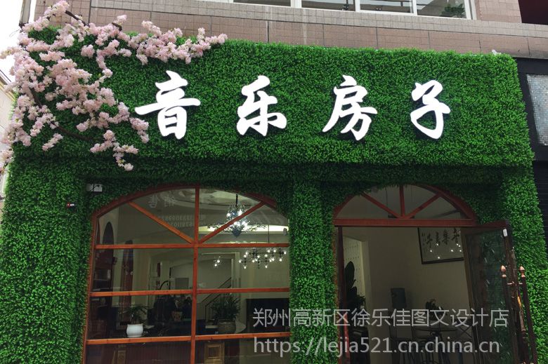 成品做好的仿真植物墙塑料草坪门头广告牌绿植形象墙花墙草坪门脸