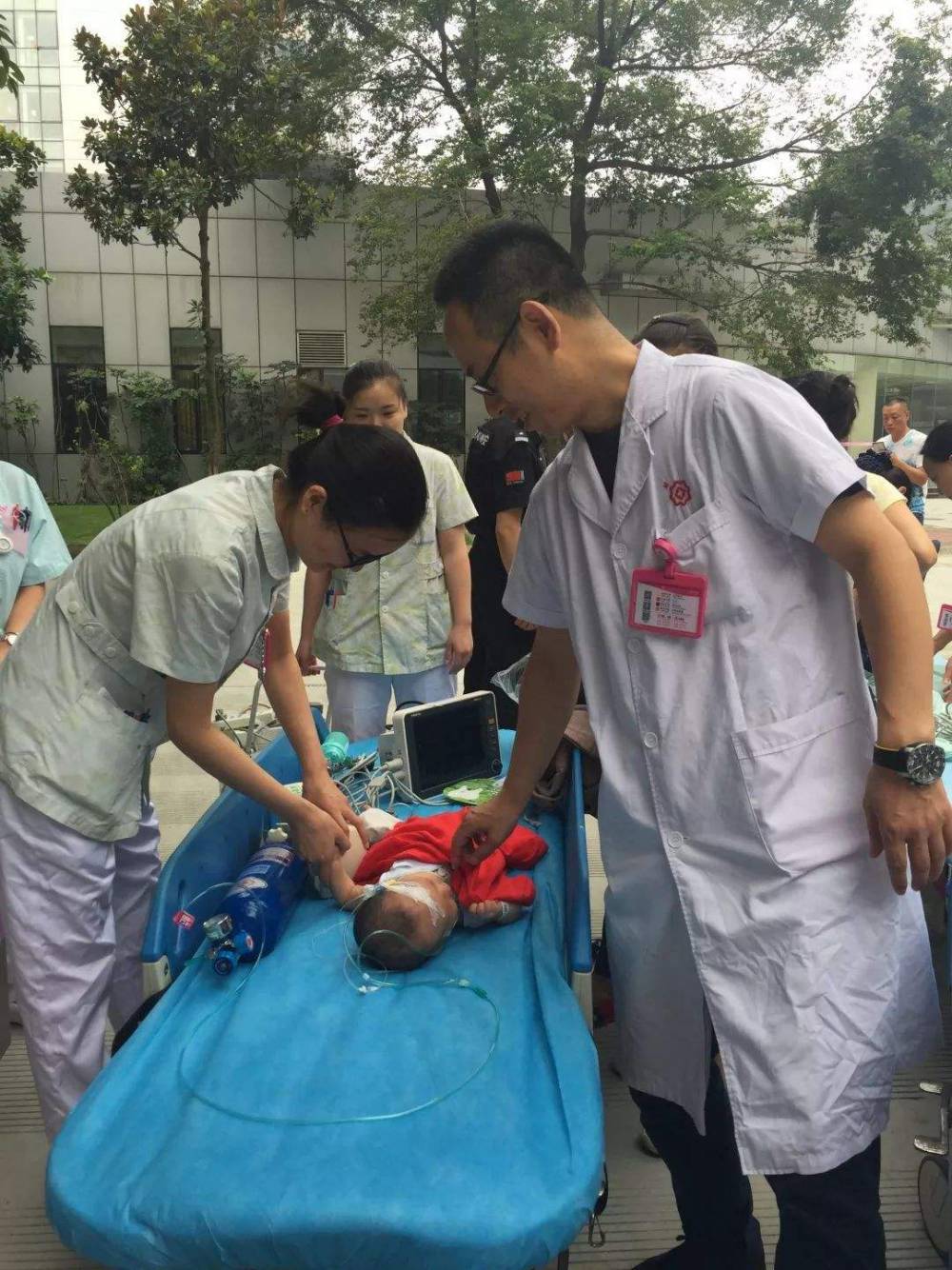 北京救护车接送转院出院-设备齐全