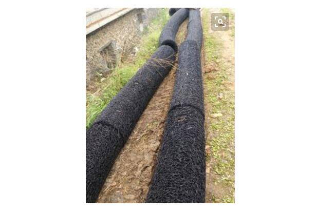 曲靖市陆良县塑料盲沟土工管-Φ300塑料土工管-Φ200塑料盲沟管