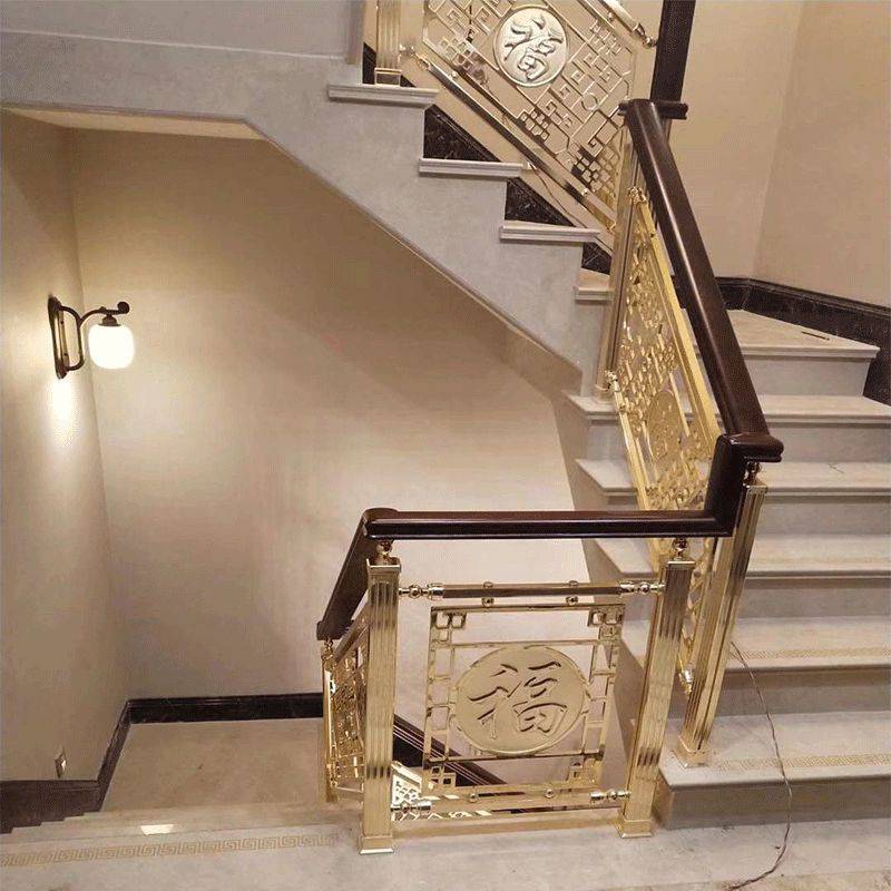 铜艺楼梯扶手金属屏风护栏采用铜镁合金或者铜制而成,造型样式特色