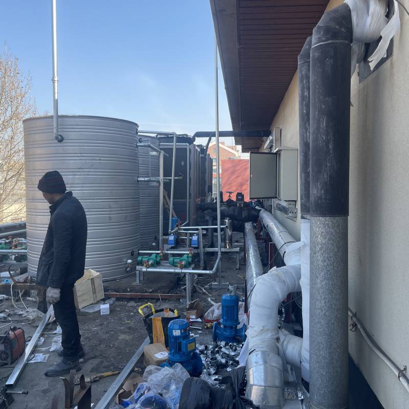 开澡堂用什么热水设备 专业太阳能热水工程