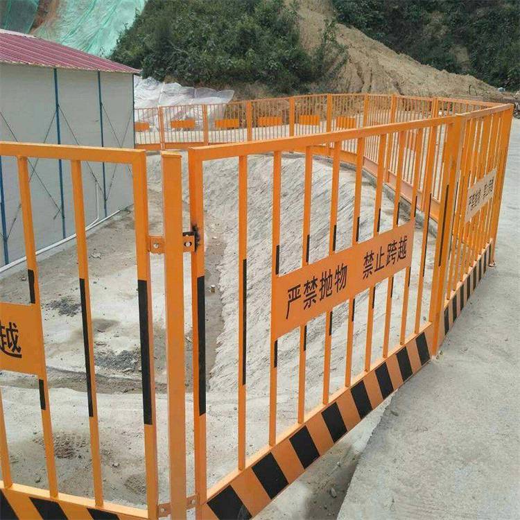 昌吉基坑护栏介绍/乌鲁木齐护栏厂家/新疆护栏网厂家