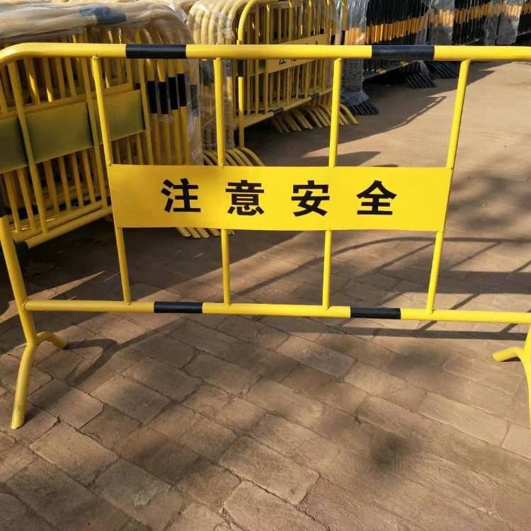 奎屯临时护栏价格/乌鲁木齐护栏厂家/新疆护栏网厂家