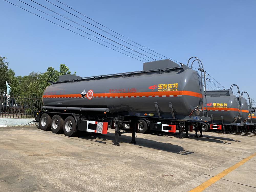 玉柴东特钢衬塑车,钢衬塑罐车, 耐酸碱运输罐车高性价比