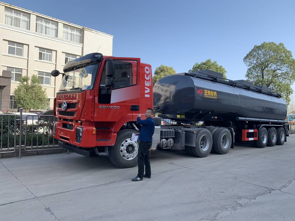 污水处理剂罐车 DTA9403GGY-29立方净水剂***亚铁钢钢衬塑罐式半挂车***包送到家