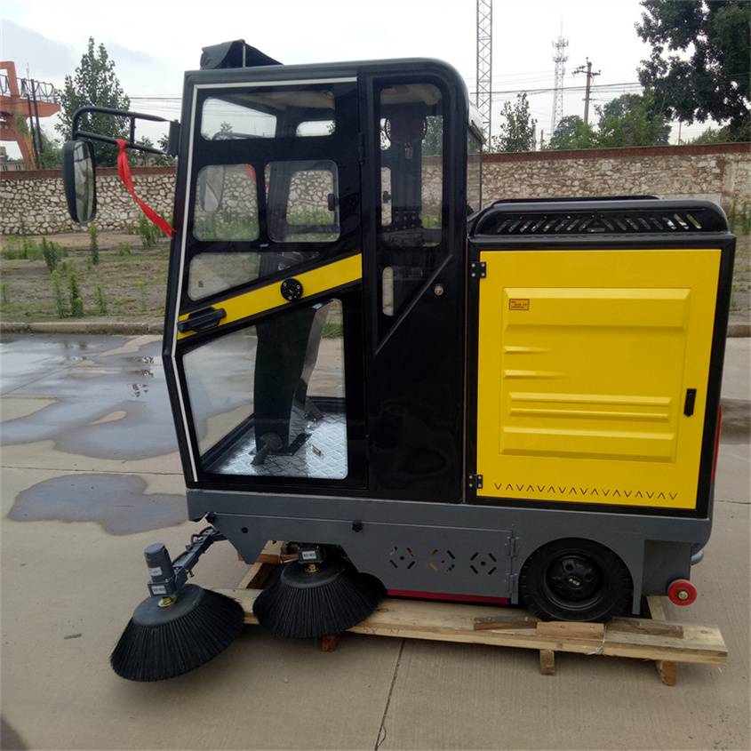 节能环保***扫路车 哈尔滨***扫路车 清扫车价格