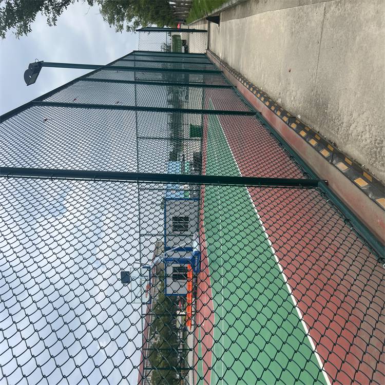 莎车足球场护栏销售/乌鲁木齐球场围栏厂家/新疆围栏网厂