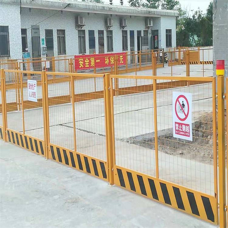 克拉玛依临时护栏价格/乌鲁木齐护栏厂家/新疆护栏网厂家