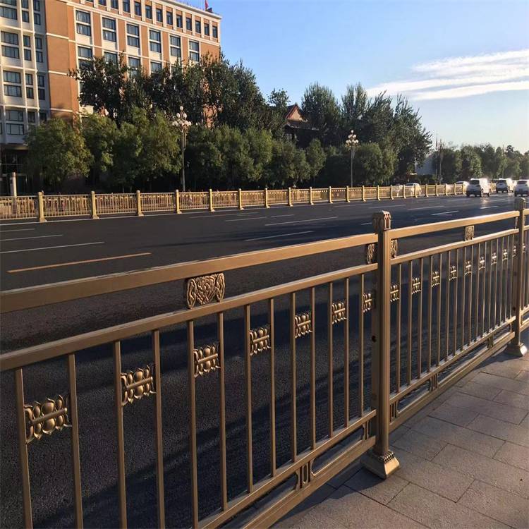 莎车道路隔离栏有没有生产厂家/乌鲁木齐市政护栏厂家/新疆护栏厂