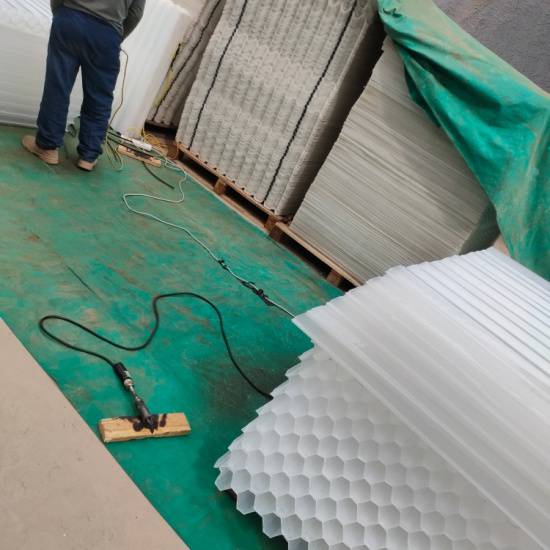 石狮现货斜管标准聚丙烯六角蜂窝斜管填料供应冷却塔填料