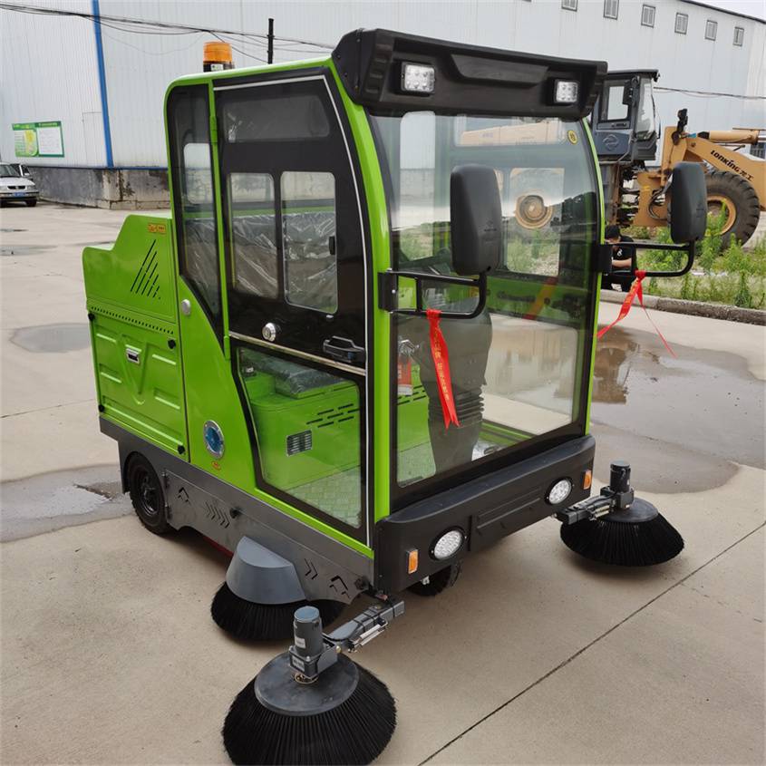 驾驶式电动扫路车 物业工业马路扫地车 电动全封闭式小区扫路车长期供应