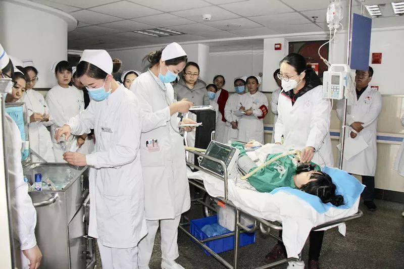北京肿瘤医院救护车-病人跨省转运-24小时服务