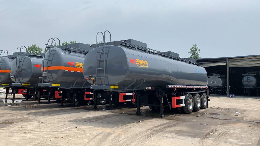 31.5吨普货槽罐车 DTA9400GPG-29.1立方腐蚀***污水钢衬塑罐车详细介绍