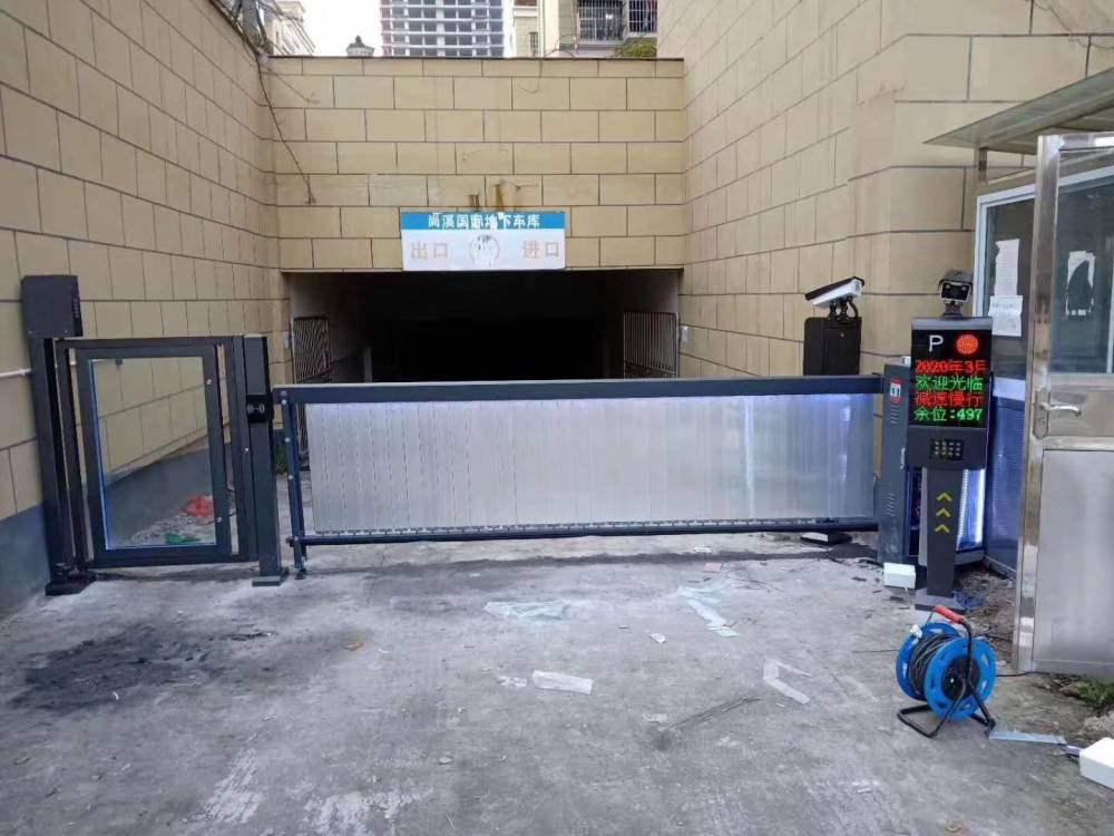 广东河源 车牌识别摄像机智能停车场系统厂家