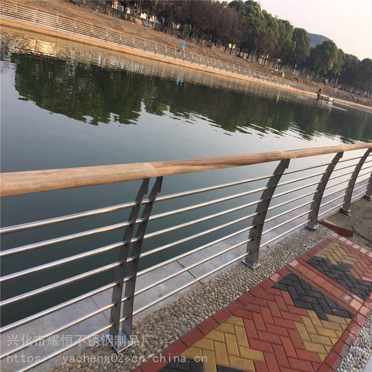 玻璃中庭 阳台不锈钢栏杆 201不锈钢楼梯扶手 配件厂家直供