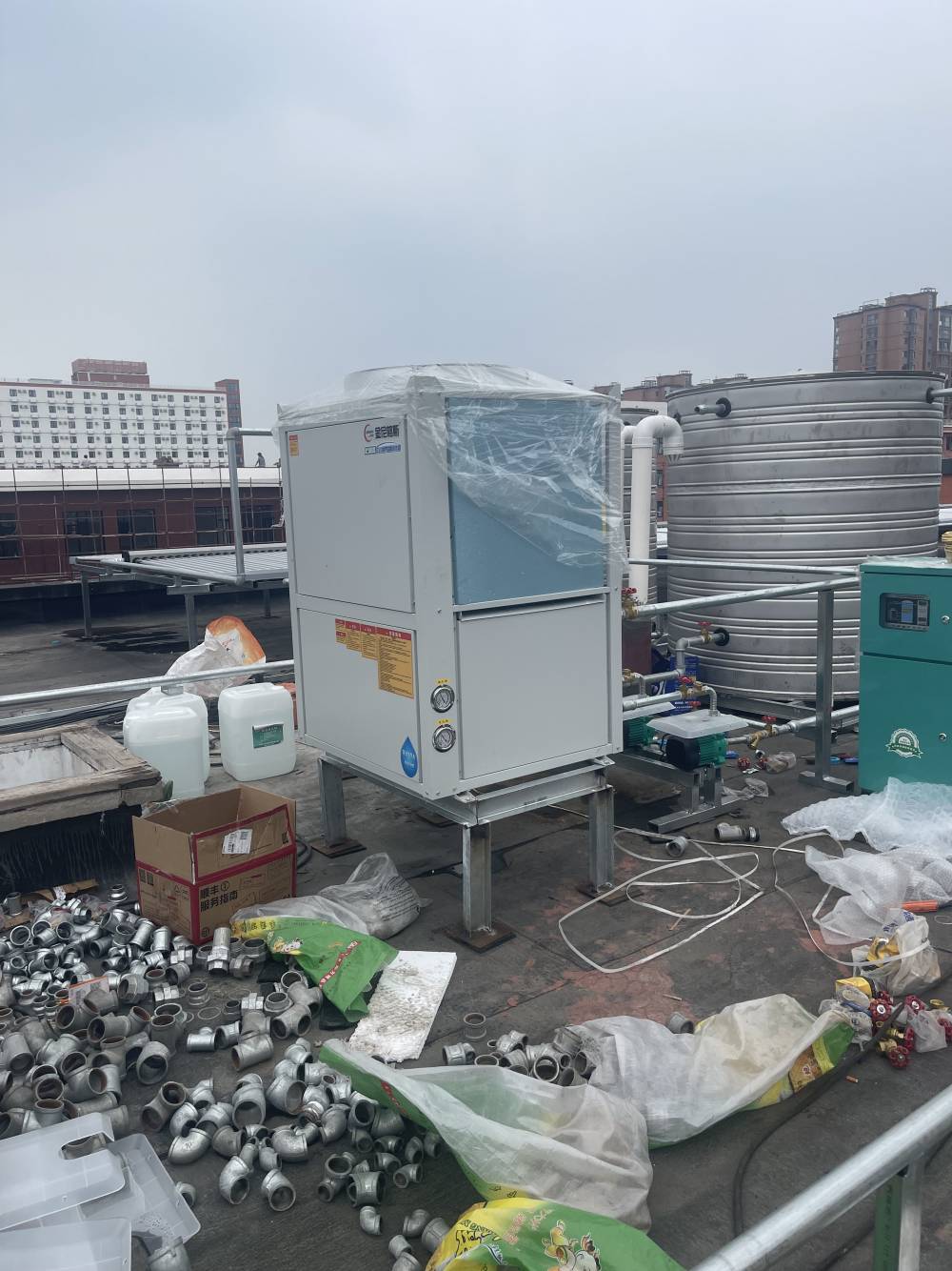 太阳能联箱热水工程