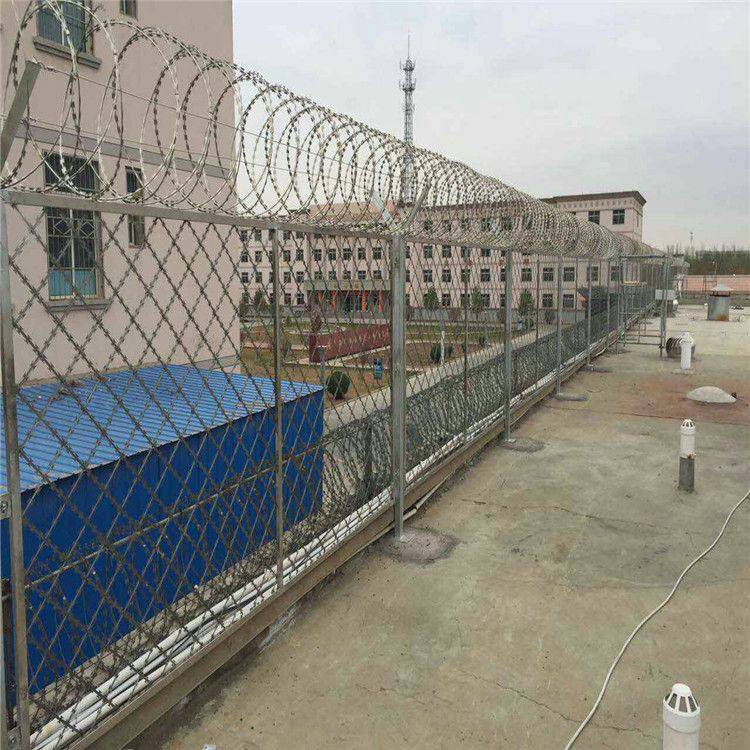学校小区围墙铁丝刺网刀片刺丝防盗网管道防爬刺防盗刺