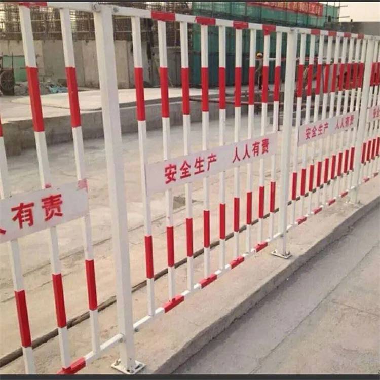 塔城临时隔离护栏供应/乌鲁木齐护栏厂家/新疆护栏网厂家