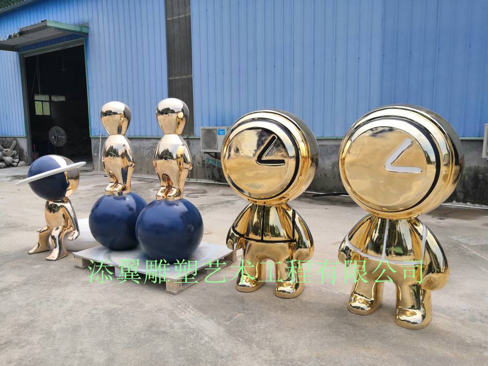 江苏商场dp点卡通玻璃钢电镀娃娃公仔雕塑环境景观艺术
