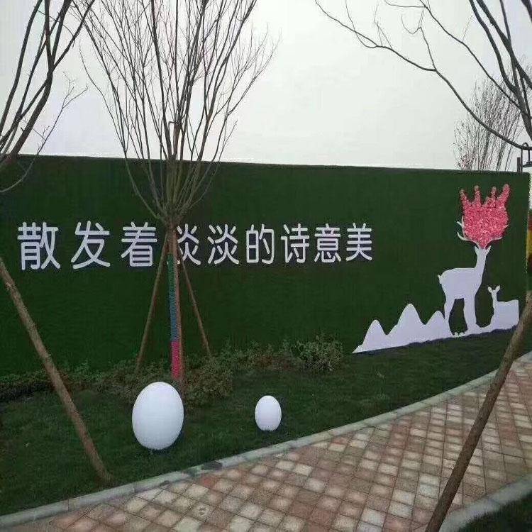 围挡草皮地毯 万立森建筑外墙假草坪 荆门城市道路围挡施工绿草坪
