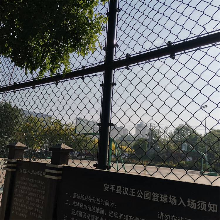 乌鲁木齐羽毛球场护栏批发/乌鲁木齐球场围栏厂家/新疆围栏网厂