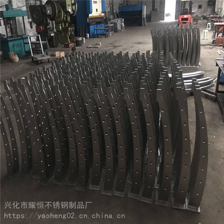 盐城 桥梁栏杆厂家 工程楼梯立柱 送货***