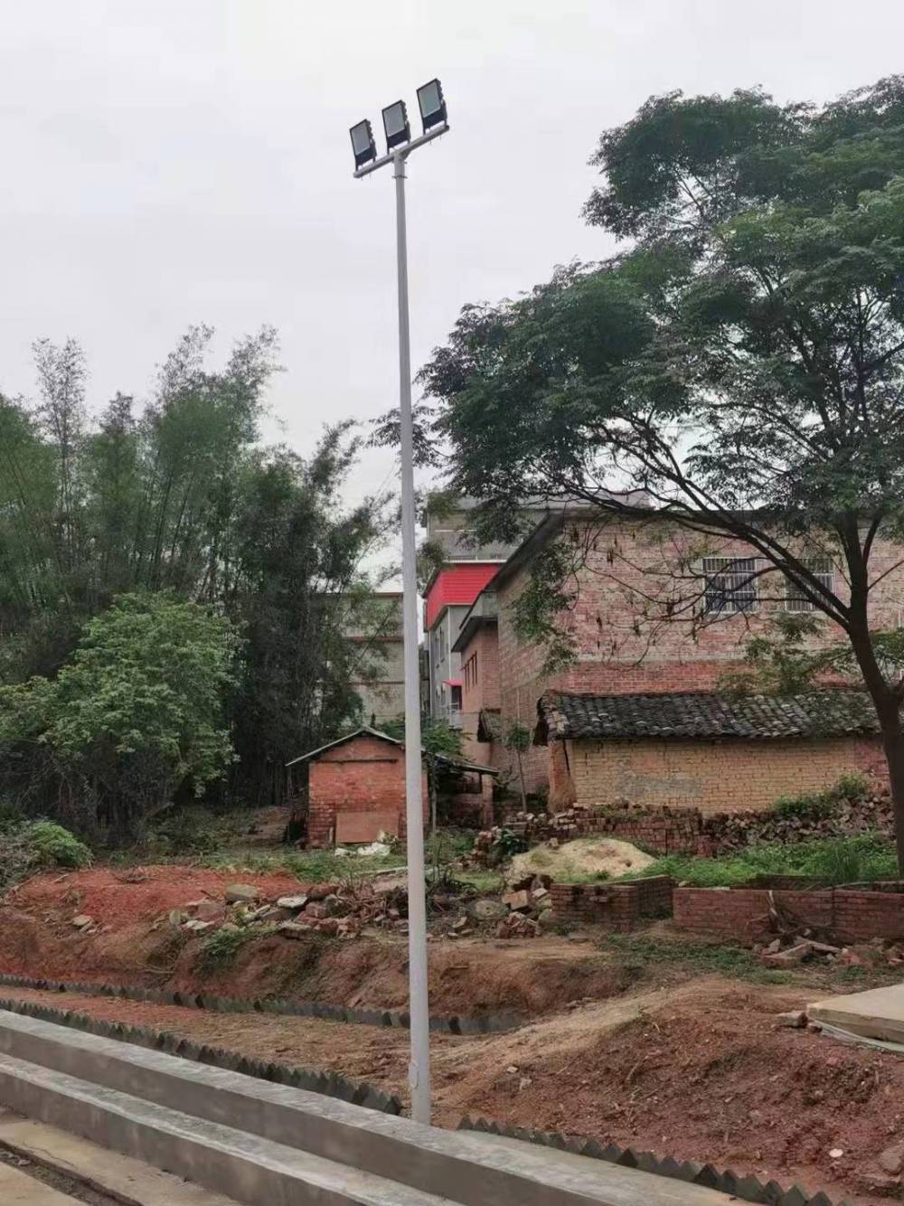 广西钦州普通球场灯杆 热镀锌灯杆 8分钟前发布