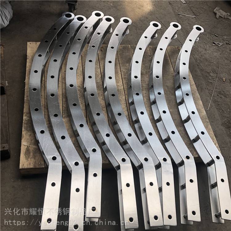 下沉广场 商场玻璃栏杆 泰州不锈钢立柱厂家 工厂激光加工