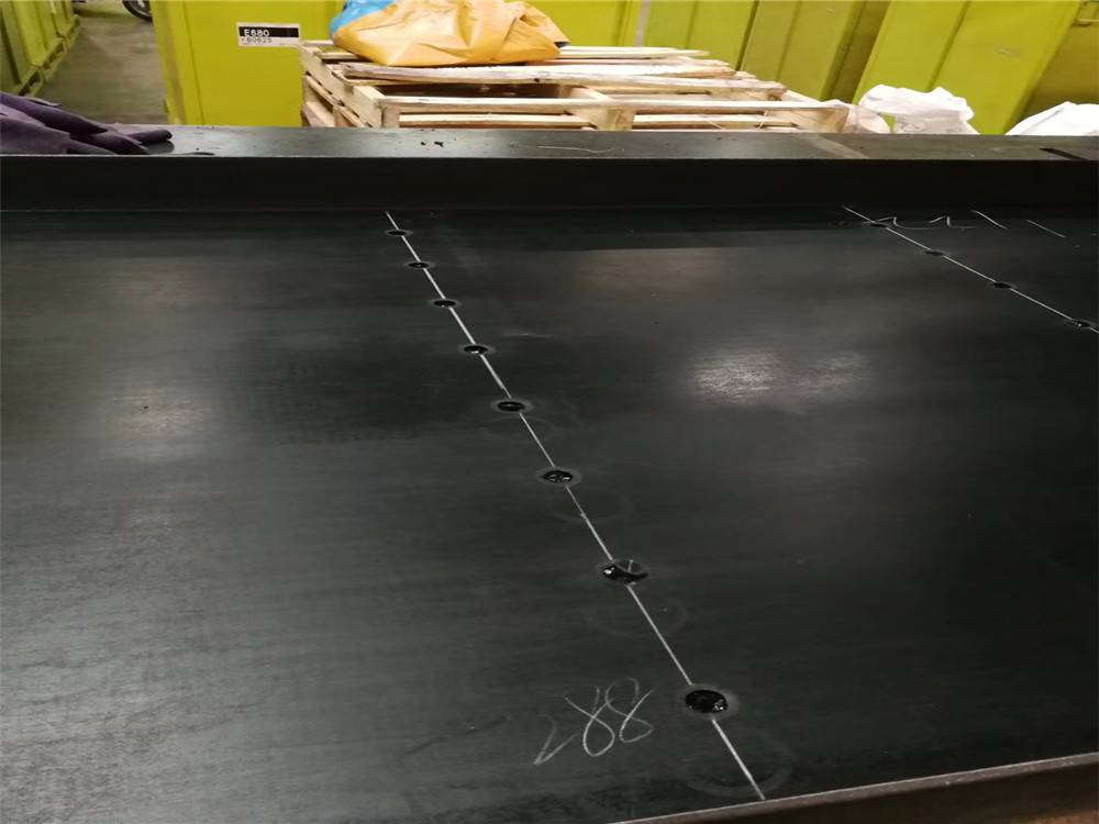 大倾角传送带 防撕裂钢丝绳输送带 提升带料斗胶板 尼龙输送带 昍橡