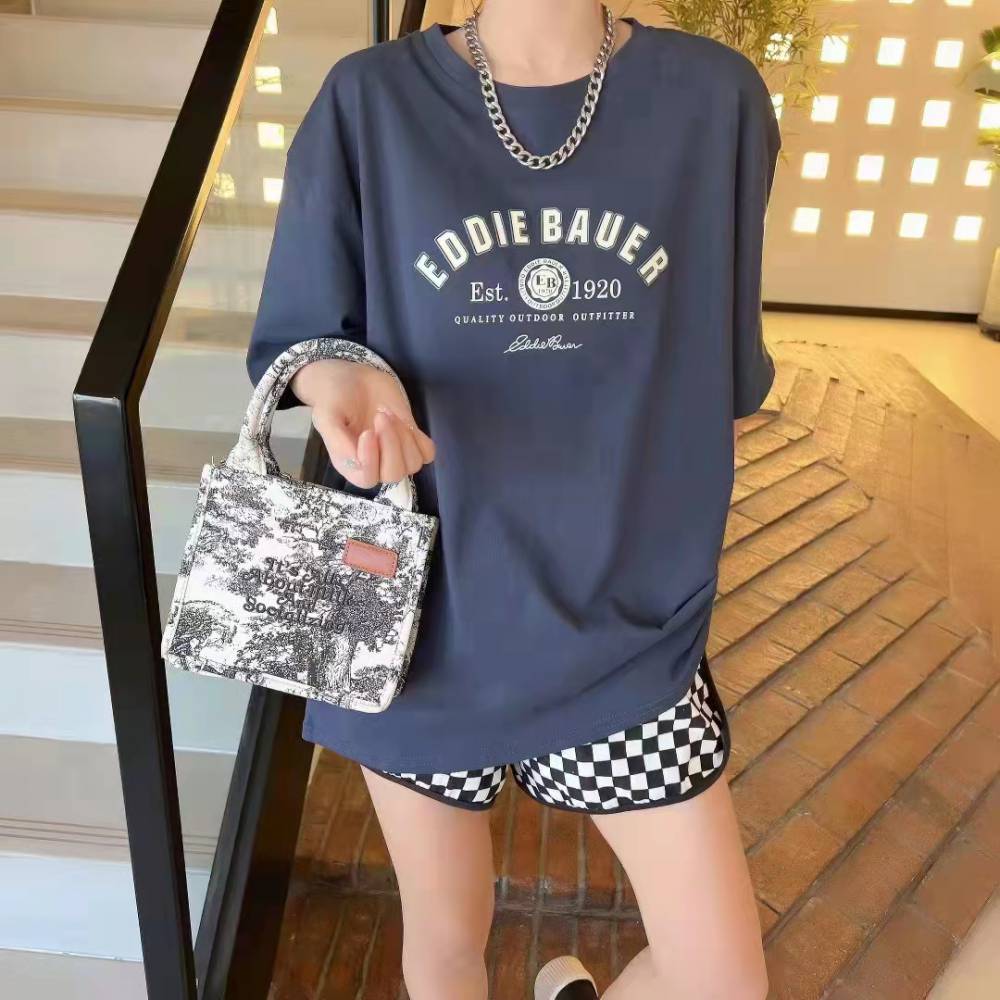 实体店时尚休闲T恤批货源河北邯郸邱县女装短袖衫厂家时装夏季短袖T恤批发商