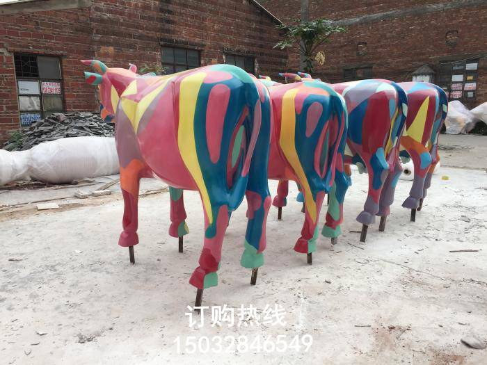奶牛雕塑厂家生产商  街景小品 中式奶牛雕塑批发价  
